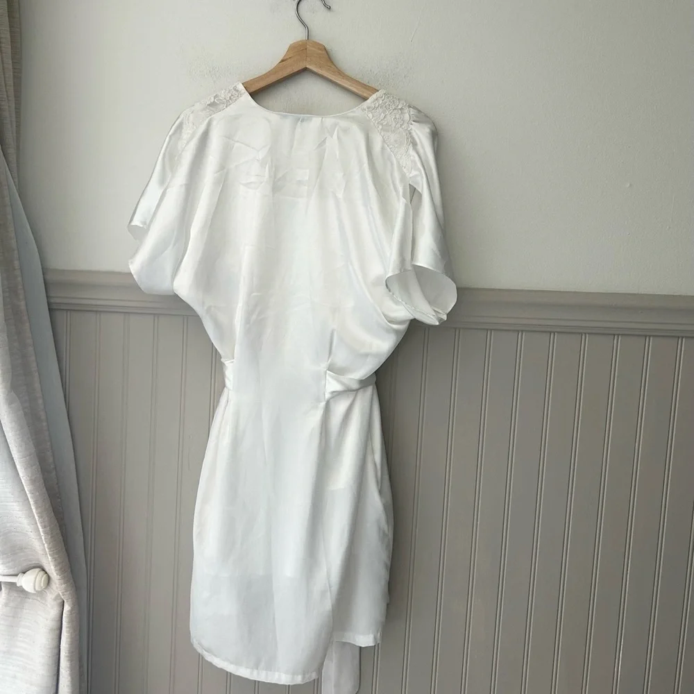 Vintage Jones New York Medium Lingerie Set White Lace Matching Robe